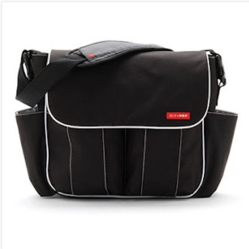 Skip Hop Dash Deluxe Black Messenger Bag